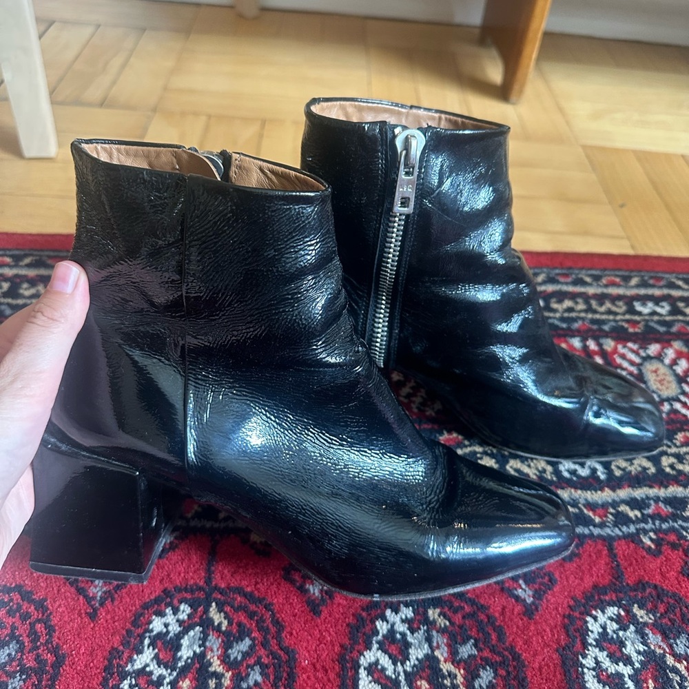 LOQ Glossy Black Ankle Boots